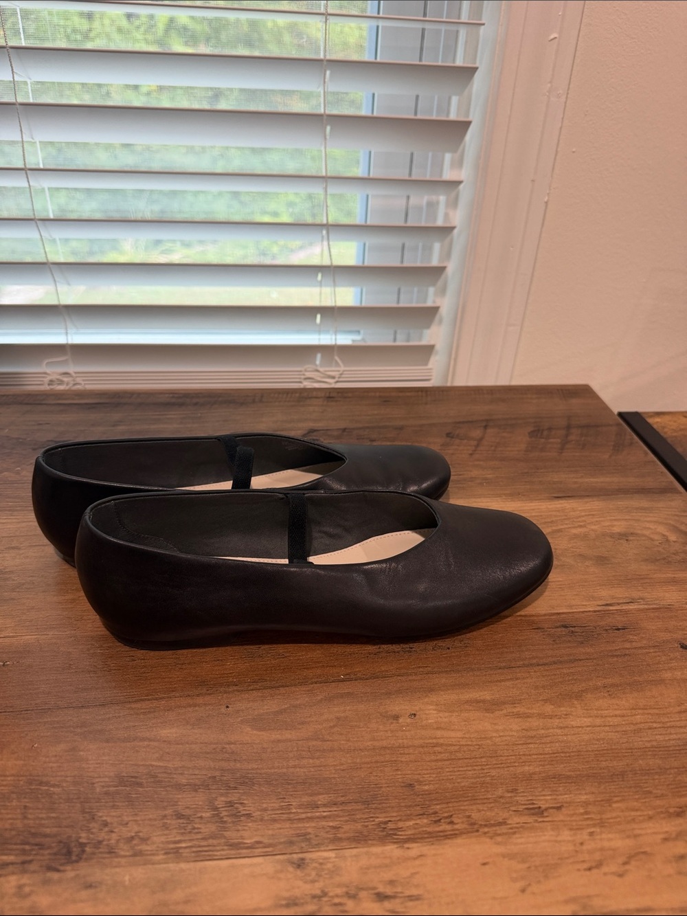 Franco Sarto Classic Black Leather Ballet Flats - Comfortable Everyday Style 7.5